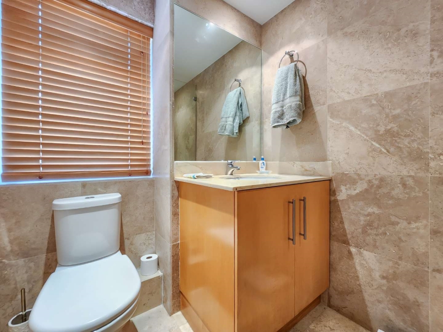 3 Bedroom Property for Sale in Sea Point Western Cape